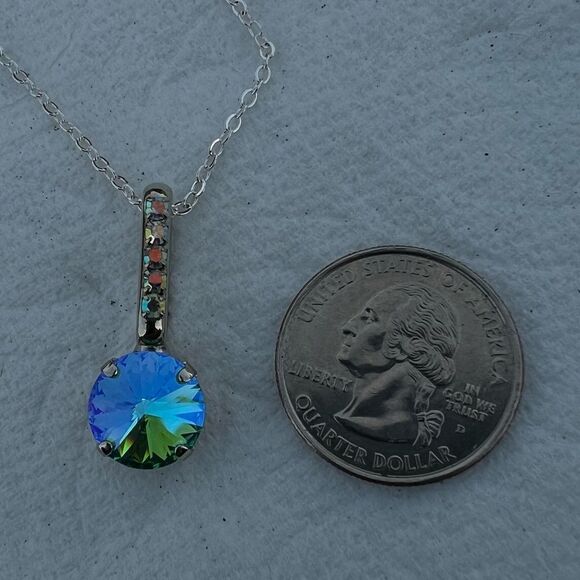 Handcrafted necklace with Swarovski crystal and chain - Picture 5 of 6